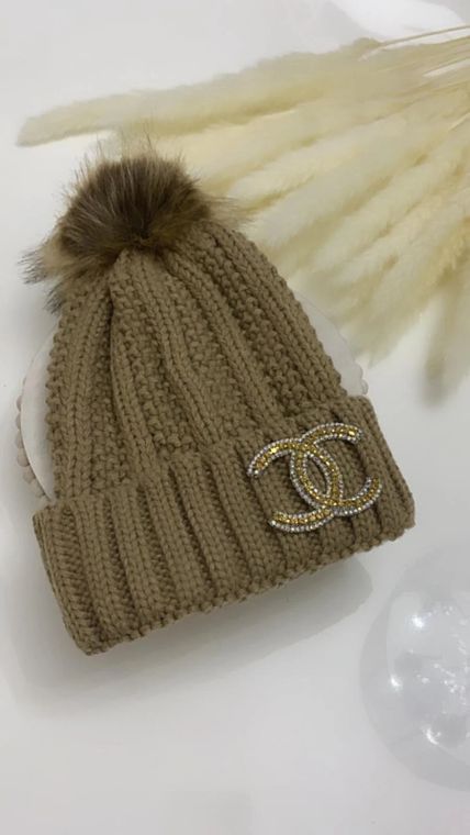 WINTER POMPOM BEANIE